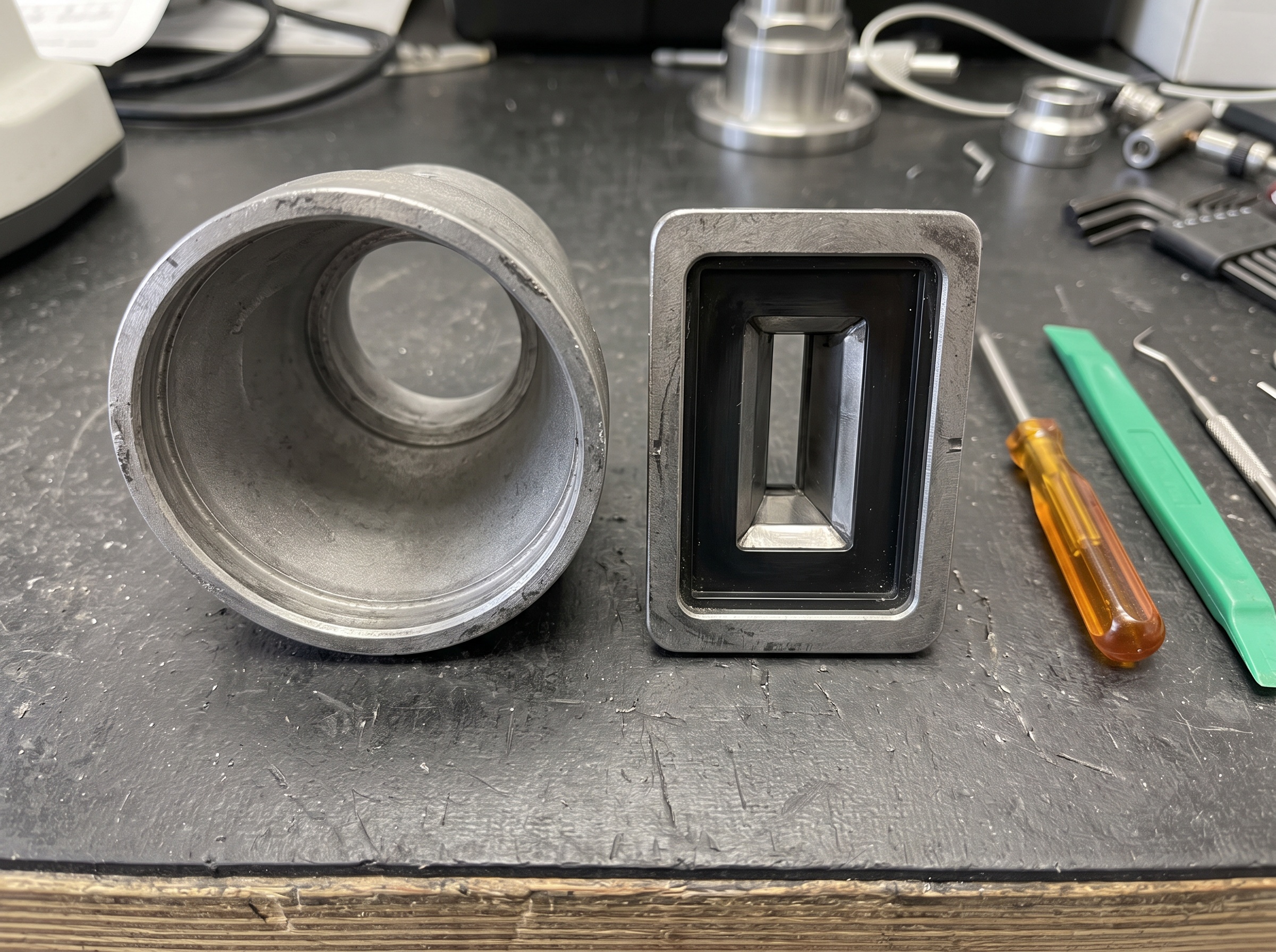 A round dental X-ray PID cone next to a rectangular collimator showing the smaller rectangular beam aperture